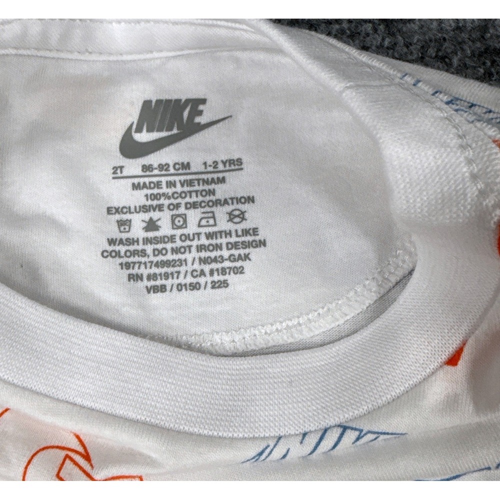 Nike Toddler 2PC Set T-Shirt Shorts White Orange Gray 2T NWT - Picture 4 of 10